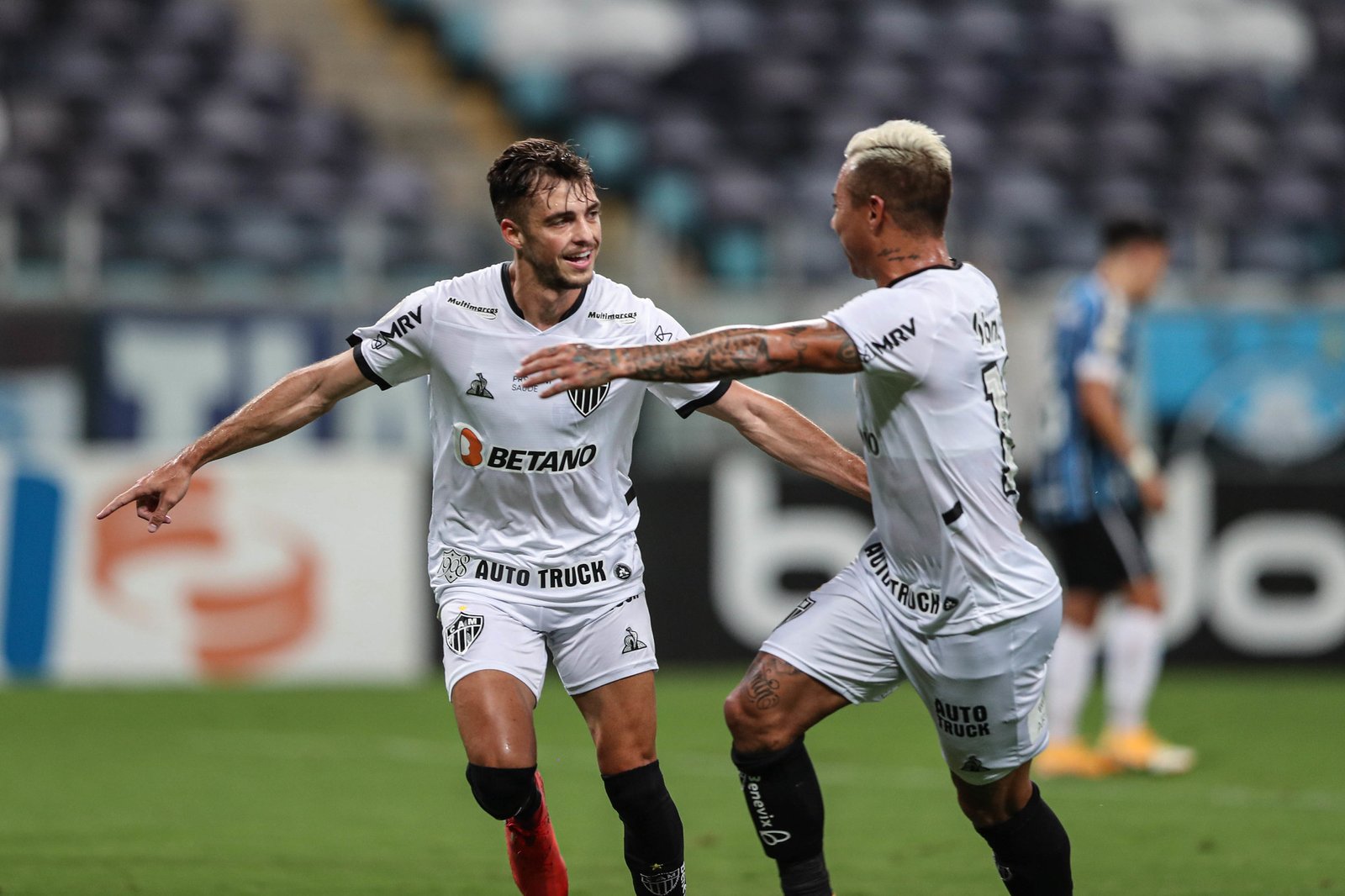 Corinthians vacila no fim e cede empate ao Internacional