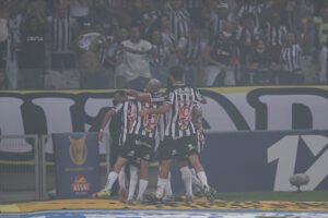 Espora 13 - Atlético - Galo - Atlético-MG - Mais líder que nunca! Galo toma susto, mas supera pressão e derrota o Grêmio